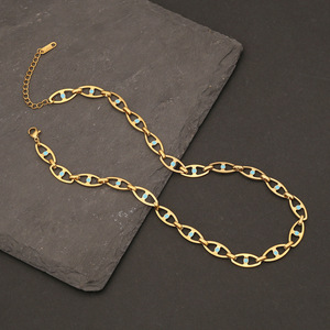 Collection de colliers fantaisie |   Collier ras du cou en acier inoxydable plaqué or 18 carats PVD, chaîne mélangée faite à la main, design unique pour femmes - Product Image 6