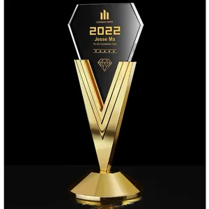स्वर्ण रजत तांबे के तीन रंग क्रिस्टल ग्लास ट्रॉफी पुरस्कार के साथ धातु व्यापार खेल प्रतियोगिताओं ट्रॉफी पुरस्कार