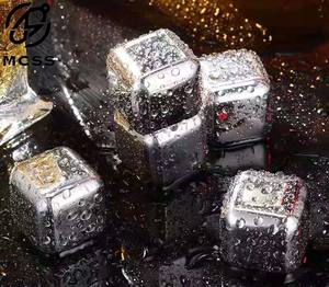 ערכת מתנה מותאמת אישית בקבוק בצורת 304 נירוסטה קוביות קרח ויסקי אבנים ויסקי מצמרר כלים עמיד - Product Image 3