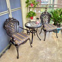 Ensemble de mobilier d'extérieur européen en aluminium moulé trois pièces pour balcon d'hôtel, table à thé démontable et deux chaises