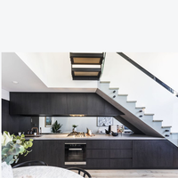 Armoires de cuisine modulaires PRIMA en bois massif et MDF avec finition laquée imperméable et évier pour villas modernes