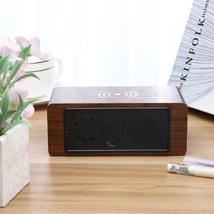 Yaratıcı Çok Fonksiyonlu Kablosuz Şarj Hoparlörü Ahşap Saat 24 Saat Göstergesi Aylık Ekran Elektronik Çalar Saat - Product Image 3