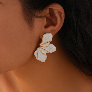 Boucles d'Oreilles Puces à Grosses Fleurs Multicolores pour Femme, Accessoires Quotidiens Tendance pour Dames, Bijoux de Mode 2024, Cadeau pour Fille - Product Image 1