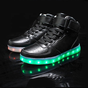 Chaussures de sport montantes rétro à lacets lumineuses à LED pour hommes adultes, dorées, vente en gros - Product Image 5