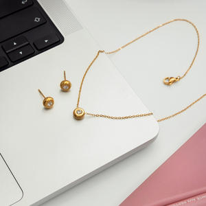 Conjuntos de Joyería Minimalistas de Moda, Chapados en Oro de 18k PVD, Acero Inoxidable, Diseño Pequeño, Antideslustre, Juego de Aretes y Collar para Regalo - Product Image 4