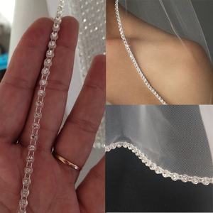 Voile de mariée en tulle ivoire fait main longueur du bout des doigts avec embellissement en strass pour les mariages et les fêtes de poule - Product Image 3