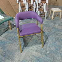 Ensemble de mobilier de restaurant XY : Chaises et tables à structure métallique, canapé en cuir – Idéal pour projets de restaurants, cafés, bars, restaurants de hamburgers, KTV et clubs.