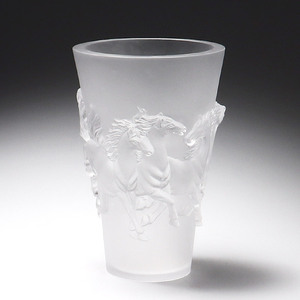 Jarrón de cristal artesanal Amber Horse Relief Pate De Verre para decoración del hogar y elegantes arreglos florales - Product Image 3