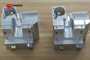 Centre d'usinage CNC vertical <span class=keywords><strong>5</strong></span> axes, broche BT40, broche simple, commande GSK, haute précision, haute vitesse, machine de moyenne capacité - Product Image 5