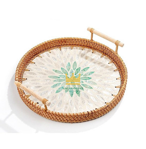 Bandeja de Servir de Ratán Ecológica Hecha a Mano, Elegante Incrustación de Madreperla, Diseño Tejido Natural para Decoración del Hogar, Uso en Catering, Portátil - Product Image 1