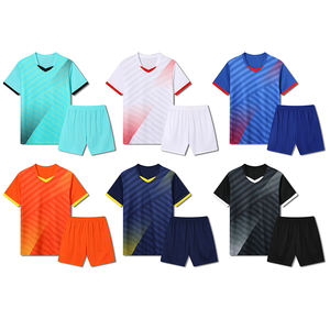 Hoge Kwaliteit Voetbal Uniform Set Volledig Sublimatie Voetbalkit Met Aangepaste Ontwerp En Logo Voetbal Jersey Voetbalkleding - Product Image 1