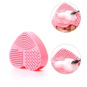 Limpiador de Brochas de Maquillaje de Silicona en Forma de Corazón - Diseño Plegable con Esponja Rosa Gratis, Portátil y de Secado Rápido para una Fácil Limpieza - Product Image 1