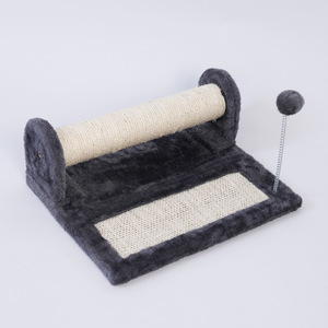Griffoir pour chat en sisal avec tapis et jouet, design minimaliste, durable, utilisable toute l'année - Product Image 3