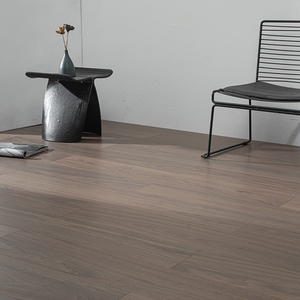 Plancher en bois dur multicouche EN13501, finition biseautée, noyer noir, qualité AB, résistant à l'humidité, système clic, largeur 15 mm, pour supermarché - Product Image 2