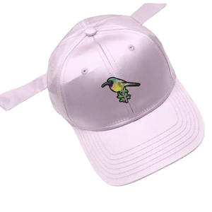 Casquette de baseball colorée en satin pour femmes avec nœud papillon à l'arrière Surface brillante Casquette de baseball en satin avec nœud en ruban pour femmes vente en gros - Product Image 4
