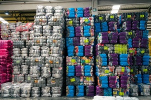 Factory Outlet Tela de mezclilla Segunda mano Vaquero Pantalón de pierna ancha Pakaian Wanita Ocio <span class=keywords><strong>Retro</strong></span> Clásico para Malasia Bale <span class=keywords><strong>Ropa</strong></span> usada - Product Image 4