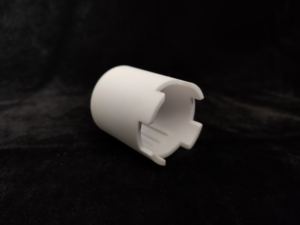 Yike si specializza nella personalizzazione di parti strutturali in ceramica di allumina al 75%, 95%, 99% e nella metallizzazione ceramica - Product Image 5
