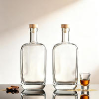 Bouteille en verre de luxe de 750 ml, forme carrée plate personnalisée, scellée au liège, pour gin, vodka, rhum, spiritueux, brandy, prête à l'emploi comme diffuseur