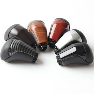 Pommeau de levier de vitesse en fibre de carbone pour Toyota Highlander, design ergonomique, accessoire intérieur de voiture - Product Image 3