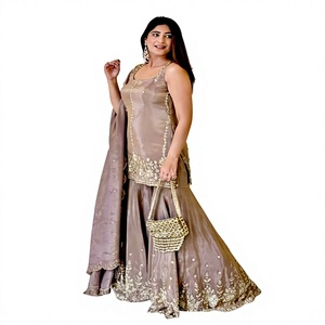 Lanzamiento de un nuevo conjunto de top y sarara de diseñador para fiestas. Con dupatta elegante con bordados. - Product Image 1
