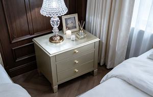 Elegant Champagne Solid Wood Nightstand,3 Drawer Brass Round Knob Block Leg Bedside Cabinet for Modern Glam Bedroom <b>Night</b> <b>Stand</b> - Product Image 6