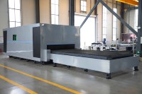 Máquina de Corte Láser de Fibra BEKE Anti-Polvo, Totalmente Cerrada, 4020-6KW, Programable, CNC de 3 Ejes para Chapa Metálica y Tubos