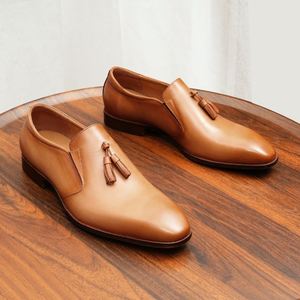 Nouvelle Tendance : Chaussures Habillées Noires en Cuir Véritable pour Hommes, Style Britannique Authentique, Idéales pour Mariages et Soirées - Product Image 1