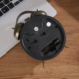 Réveil de bureau rétro classique européen créatif double <span class=keywords><strong>cloche</strong></span> peint métal pulvérisation mécanique à l'ancienne aiguille à quartz à remontage - Product Image 4