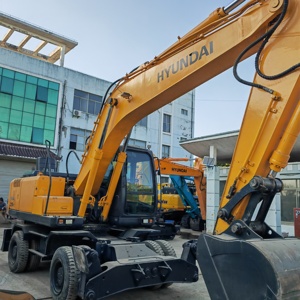 Excavatrice sur pneus Hyundai R210W-7 d'occasion, d'origine coréenne, flexible pour la construction urbaine - Product Image 1