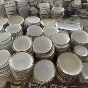 2026 Vente en Gros Vaisselle en <span class=keywords><strong>Porcelaine</strong></span> Céramique Assiettes Dorées Divers Motifs Emballage Tailles Mixtes Bols et Plats Destockage par Tonnes - Product Image 2