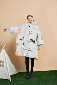 Couverture à capuche surdimensionnée personnalisée en usine de Chine Couverture de sweat-shirt Sherpa de qualité supérieure pour adultes Couverture portable géante confortable - Product Image 2