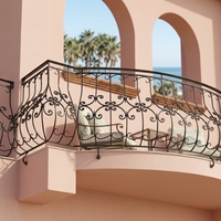 Balustrades de balcon en fer forgé cintrées, populaires pour les hôtels et villas en Floride et en Californie, résistantes à la corrosion, structure robuste et stable