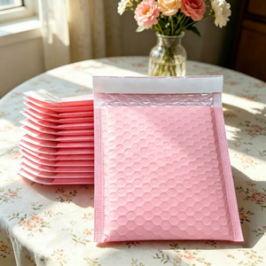 18x26 CM Custom <b>Designed</b> Mailer Full Color <b>Print</b> Bag For Skincare Brand Product <b>Packaging</b> - Product Image 1