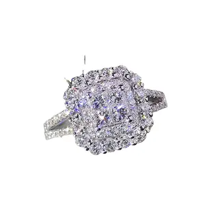 Vrouwen Volledige Bling Iced Out Micro Pave Crystal Zirkoon Dazzling Bridal Wedding Ring Engagement Ring Diamanten Ringen