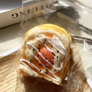 Juguete de Silicona Realista de Huevo Frito con Doble Yema, Ideal para Aliviar el Estrés y la Relajación - Product Image 4