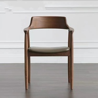 Chaise de salle à manger moderne au design nordique, cadre en bois massif, avec coussin souple, en cuir, chaise de restaurant