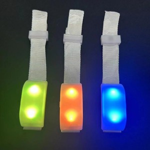 RICHSHINING <span class=keywords><strong>Remote</strong></span> controlled wristband programado 2 led personalizado logotipo bracelete festa concerto iluminação banda - Product Image 4