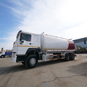 รถบรรทุกน้ำมัน 20000 ลิตร ขับขวา 10 ล้อ Sinotruk HOWO 6X4 รถบรรทุกถังน้ำมันสำหรับขาย - Product Image 1