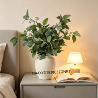 Tanaman Eucalyptus Buatan dengan Daun Berbiji dalam Pot Keramik Putih Matte, Tanaman Palsu dengan Dedaunan Hijau Lembut untuk Dekorasi Rumah.