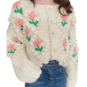 Оптовая продажа, OEM, Пользовательский логотип, зимний свободный трикотажный жаккардовый женский свитер с ручной вышивкой и цветами на пуговицах