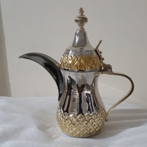 Cafetera de cobre y latón de Metal indio de estilo moderno Dallah con acabado dorado en relieve, último recuerdo para uso en el hogar y el restaurante - Product Image 5