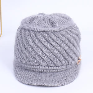 Gorro de punto de invierno para mujer, forrado de lana, cálido, resistente al viento, protección para los oídos, para adultos de mediana edad y mayores, gris, rojo, rosa - Product Image 2