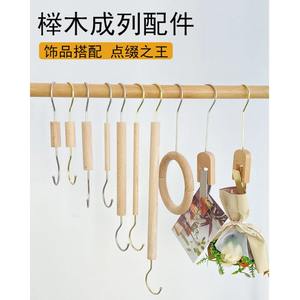 ร้านขายเสื้อผ้าสั่งทำขายส่ง  ราวแขวนผ้าพันคอแบบวงกลมไม้  พร้อมคลิปหนีบกางเกงสีทองและสีเงิน - Product Image 4