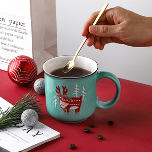 Taza de Café de Cerámica con Diseño de Muñeco de Nieve Navideño y Logotipo Personalizado, 15 oz, Esmaltada en Rojo, para Regalo Navideño - Product Image 5