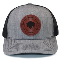 Casquette de baseball en cuir avec patch de marque et dos en maille incurvée - pour hommes et femmes