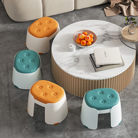 Tabourets empilables en plastique orange, ovales, petits et grands, épaissis, antidérapants, durables, modernes, multifonctionnels pour enfants et adultes