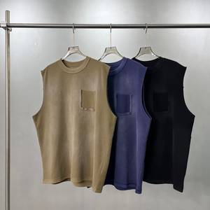 Chaleco sin Mangas con Diseño de Parches y Bordes Deshilachados, Transpirable, Antiestático, Ropa Urbana de Alta Calidad con Logotipo Personalizado para Hombre - Product Image 1