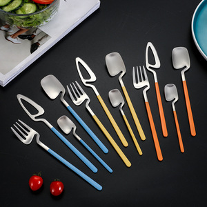 Juego de cubiertos de acero inoxidable 304, tenedores, cucharas, utensilios colgantes creativos chapados en titanio para cocina y comedor - Product Image 5