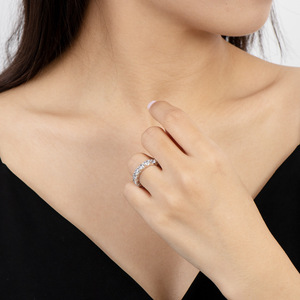 Anillo de Eternidad de Moissanita VVS GRA de Corte Redondo de Alta Calidad, Cobre con Baño de Oro de 14K, Joyería Apilable para Mujer - Product Image 5