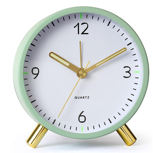 Horloge de table de bureau rétro silencieuse de 4 pouces, vente chaude <span class=keywords><strong>2023</strong></span>, horloge analogique à quartz sans tic-tac, avec lumière nocturne - Product Image 1